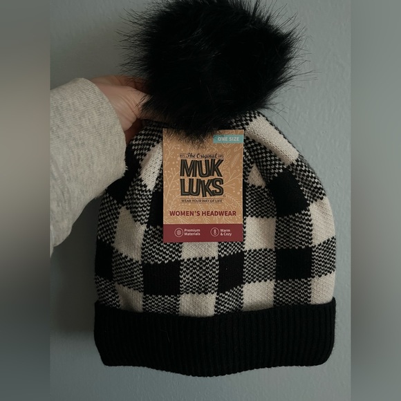 NWT Women’s Beanie - Picture 3 of 3